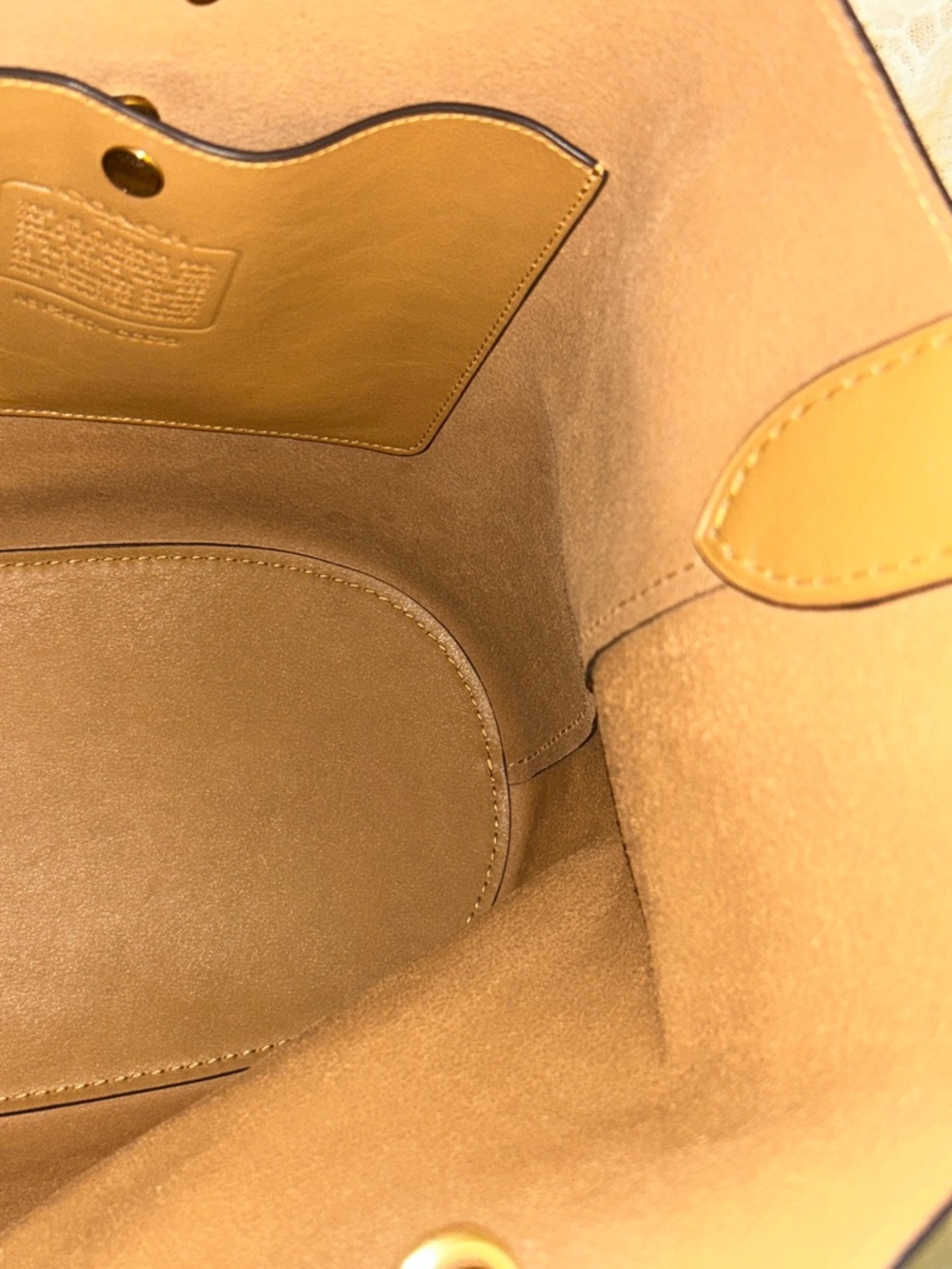 Gorgeous Coach Bleeker Bucket Bag - Picture 9 of 15